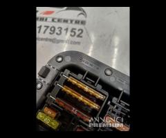 CENTRALINA PORTA FUSIBILI VANO PIEDI LATO ANTERIOR - 18