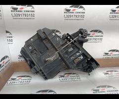 STAFFA SUPPORTO FARO ANTERIORE DESTRO 2009 PORSCHE