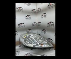 FARO FANALE ANTERIORE DESTRA OPEL VIVARO A 8200701