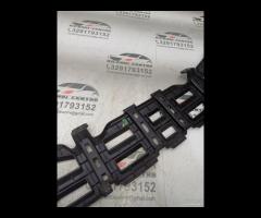 SUPPORTO/GRIGLIA INFERIORE PARAURTI ANTERIORE 2011 - 19