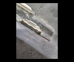 GRIGLIA ANTERIORE SUPERIORE CENTRALE/EMBLEMA CROMA - 23