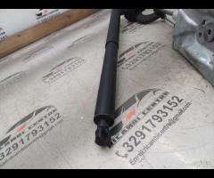 PISTONE PORTELLONE POSTERIORE DX+SUPPORTO 2010 MER - 22