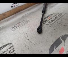 MOLLA A GAS/PISTONCINI PORTELLONE POSTERIORE 2019 - 18