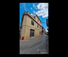 Castelvetrano intero immobile con garage