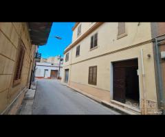 Castelvetrano intero immobile con garage