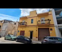 Castelvetrano casa ind. con ampio garage
