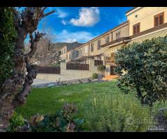 Villa a schiera - con giardino