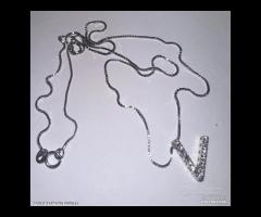 COLLANA LETTERA V ORO 18kt. E DIAMANTI NATURALI