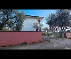 Cave, unifamiliare con giardino