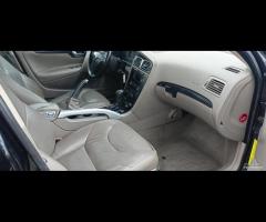 Volvo V70 2.4 D5 AWD cross country - 11