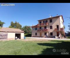 Soluzione immobiliare TRE appartamenti e annessi