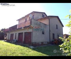 Soluzione immobiliare TRE appartamenti e annessi
