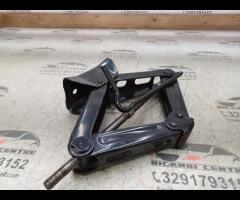 CRIC SOLLEVATORE RUOTA CITROEN C3 II/ PEUGEOT 207 - 11