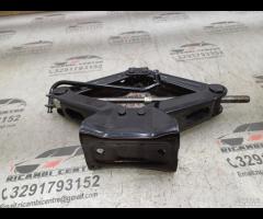 CRIC SOLLEVATORE RUOTA CITROEN C3 II/ PEUGEOT 207 - 13