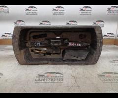 KIT EMERGENZA ATTREZZI SOLLEVATORE RUOTA JAGUAR S- - 1