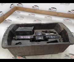 KIT EMERGENZA ATTREZZI SOLLEVATORE RUOTA JAGUAR S- - 17