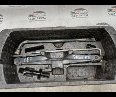 KIT EMERGENZA ATTREZZI SOLLEVATORE RUOTA JAGUAR S- - 10