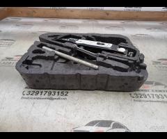 KIT EMERGENZA ATTREZZI SOLLEVATORE RUOTA MINI R50 - 8