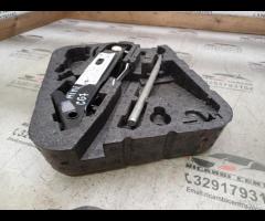 KIT EMERGENZA ATTREZZI SOLLEVATORE RUOTA MINI R50 - 11