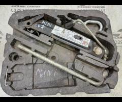KIT EMERGENZA ATTREZZI SOLLEVATORE RUOTA MINI R50 - 9