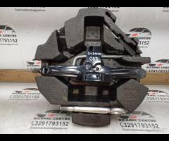 KIT EMERGENZA ATTREZZI SOLLEVATORE RUOTA SUBARU FO