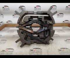 KIT EMERGENZA ATTREZZI SOLLEVATORE RUOTA VW PASSAT