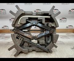 KIT EMERGENZA ATTREZZI SOLLEVATORE RUOTA VW PASSAT - 9