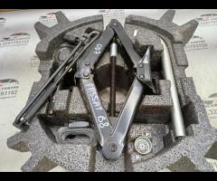 KIT EMERGENZA ATTREZZI SOLLEVATORE RUOTA VW PASSAT - 14