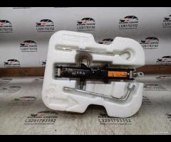 KIT EMERGENZA ATTREZZI SOLLEVATORE RUOTA NISSAN MI