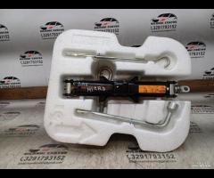 KIT EMERGENZA ATTREZZI SOLLEVATORE RUOTA NISSAN MI