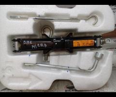 KIT EMERGENZA ATTREZZI SOLLEVATORE RUOTA NISSAN MI