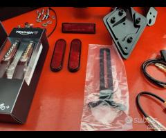KIT TAMPONI PORTATARGA TRIUMPH STREET TRIPLE