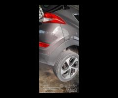 ricambi Hyundai Tucson 2.0 Crdi automatica 4x4 - 8