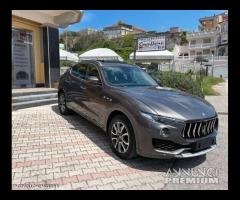 Maserati Levante 3.0 diesel pack sport pell tetto