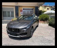 Maserati Levante 3.0 diesel pack sport pell tetto