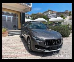 Maserati Levante 3.0 diesel pack sport pell tetto