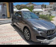 Maserati Levante 3.0 diesel pack sport pell tetto - 10