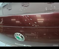 PORTELLONE COFANO POSTERIORE BAULE SKODA SUPERB II - 21