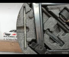 KIT EMERGENZA ATTREZZI SOLLEVATORE RUOTA OPEL ASTR - 8