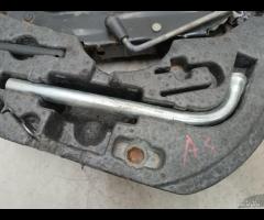 KIT EMERGENZA ATTREZZI SOLLEVATORE RUOTA AUDI A3 1 - 9