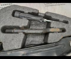 KIT EMERGENZA ATTREZZI SOLLEVATORE RUOTA AUDI A3 1 - 11