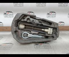 KIT EMERGENZA ATTREZZI SOLLEVATORE RUOTA VOLKSWAGE