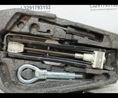 KIT EMERGENZA ATTREZZI SOLLEVATORE RUOTA VOLKSWAGE