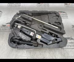 KIT EMERGENZA ATTREZZI SOLLEVATORE RUOTA MINI R56 - 6