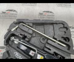 KIT EMERGENZA ATTREZZI SOLLEVATORE RUOTA MINI R56 - 7