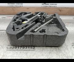 KIT EMERGENZA ATTREZZI SOLLEVATORE RUOTA MINI R56 - 15