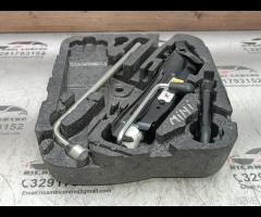 KIT EMERGENZA ATTREZZI SOLLEVATORE RUOTA MINI R56 - 16
