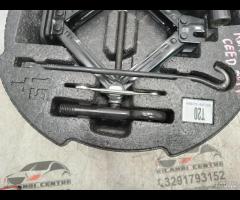KIT EMERGENZA ATTREZZI SOLLEVATORE RUOTA KIA CEED - 11