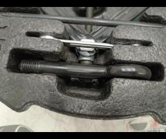 KIT EMERGENZA ATTREZZI SOLLEVATORE RUOTA KIA CEED - 12