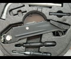 KIT EMERGENZA ATTREZZI SOLLEVATORE RUOTA AUDI A3 1 - 6